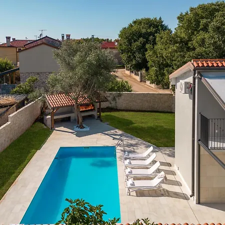 Vila Pietra *