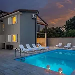 Vila Pietra *