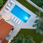 Vila Pietra *