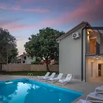 Vila Pietra